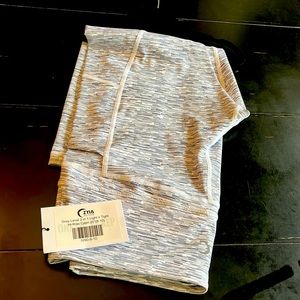 ZYIA new size 8-10 Gray level 2 in 1 light n tight hi rise capris with pockets